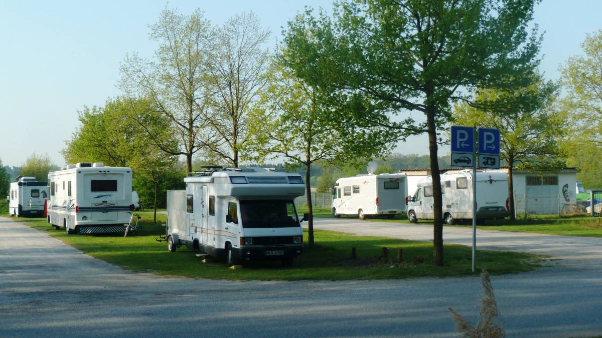 Paderborn: Wohnmobilstellplatz am Lippesee